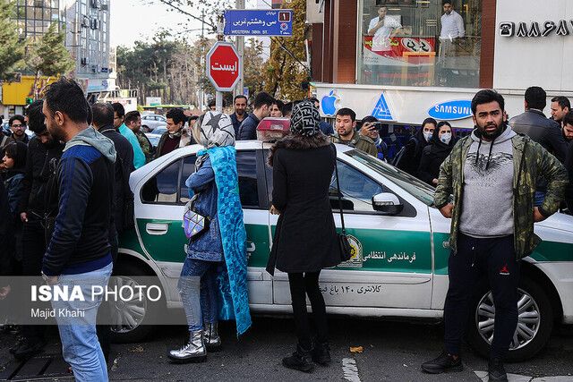 تجمع  جمعی از هواداران مقابل باشگاه استقلال